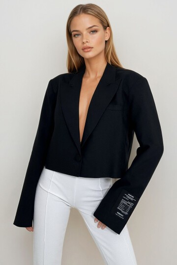 Siyah Omuzları Vatkalı İçi Astarlı Blazer Crop Ceket