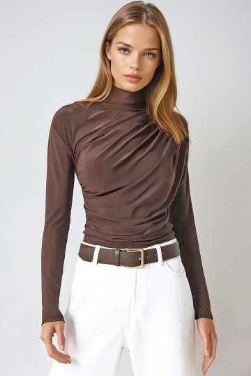 Acı Kahve Dik Yaka Omzu Drapeli Sandy Crop Bluz