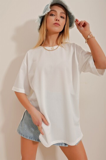 Beyaz Bisiklet Yaka Duble Kol İki İplik Yanı Yırtmaçlı Oversize T-Shirt