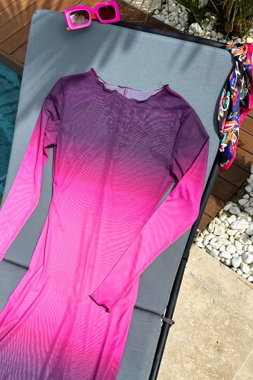 Pembe Batik Desenli Astarsız Arkası Yırtmaçlı Tül Plaj Elbisesi