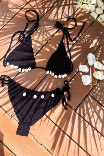 Siyah Deniz Kabuğu Detaylı Tığ İşlemeli İpli Bikini
