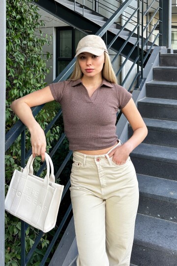 Açık Kahve Polo Yaka Basic Crop Bluz