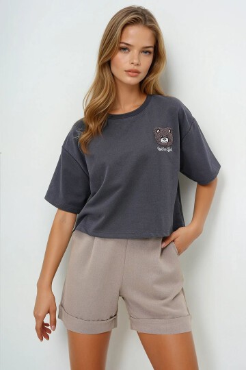 Antrasit Bisiklet Yaka Ayıcık Motifli Oversize Crop T Shırt