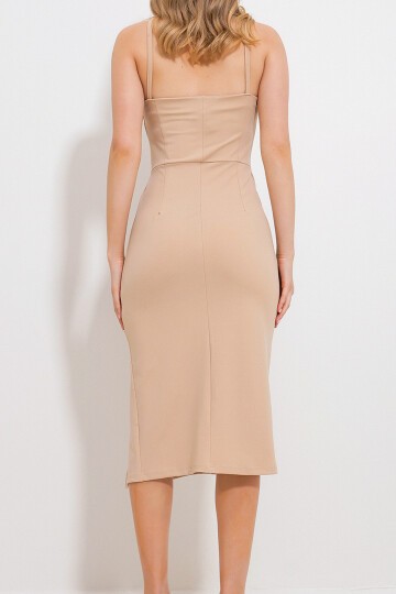 Bej Askılı Yırtmaç Detaylı Elbise