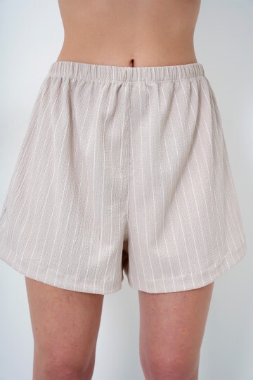 Bej Çizgi Desenli Önü Düğmeli Bürümcük Gömlek Ve Şortlu Pijama Takım