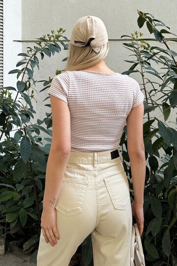 Bej Kare Yaka Çizgili Crop Bluz