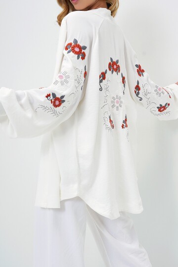 Bej Şal Yaka Kolları Ve Sırtı Nakış Detaylı Kimono Ceket