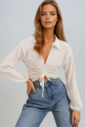 Beyaz Polo Yaka Önü Büzgülü Uzun Kollu Crop Örme Bluz