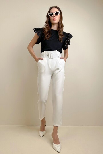 Beyaz Yüksek Bel Çift Cepli Beli Kemerli Straight Fit Pantolon