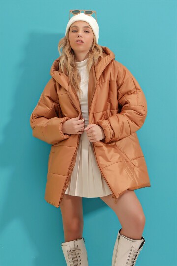Camel Kapüşonlu Fleto Cepli Puffer Fashion Oversize Şişme Mont