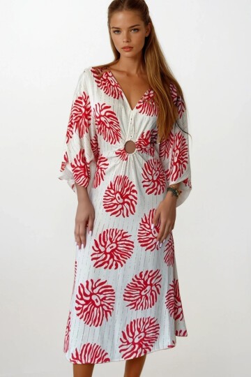 Kırmızı Yarasa Kollu Halka Detaylı Derin V Yaka Midi Boy Elbise