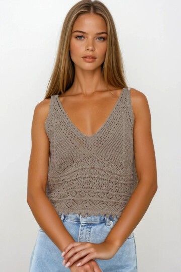 Koyu Bej Askılı Ajurlu Örme Crop Bluz