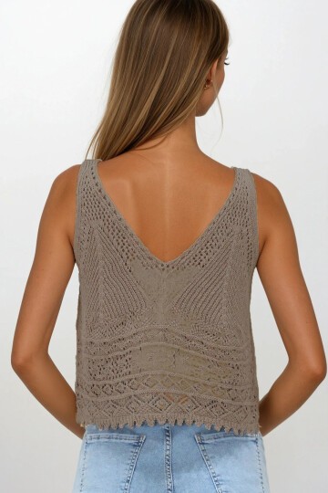 Koyu Bej Askılı Ajurlu Örme Crop Bluz