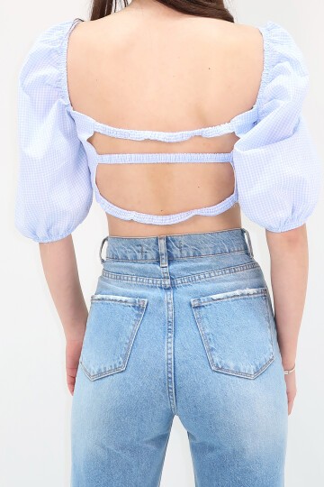 Mavi Öpücük Yaka Çiçek Nakışlı Pötikare Desenli Sırt Dekolteli Crop Bluz