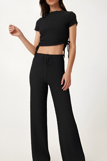 Siyah Bağlama Detaylı Crop Bluz Ve Pantolon Takım