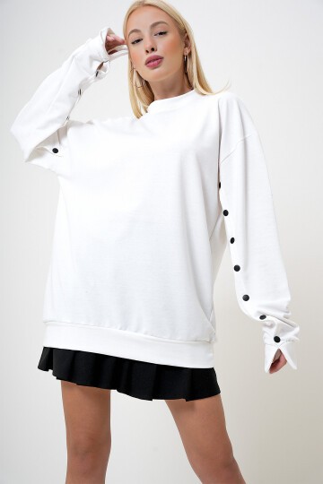 Beyaz Bisiklet Yaka Kolları Çıt Çıt Detaylı Sweatshirt