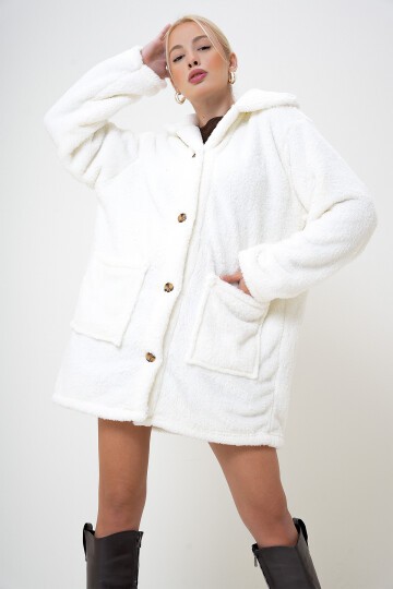 Ekru Çift Cepli Önü Düğmeli Oversize Peluş Ceket