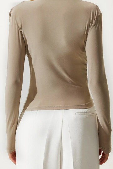Koyu Bej Yarım Balıkçı Drape Detaylı Sandy Bluz