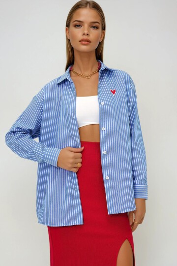 Koyu Mavi Kalp Nakışlı Çizgili Oversize Dokuma Gömlek