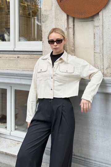 Krem Zımba Detaylı Tasarım Crop Dokuma Ceket