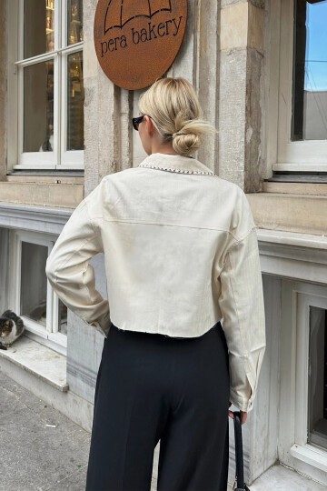 Krem Zımba Detaylı Tasarım Crop Dokuma Ceket