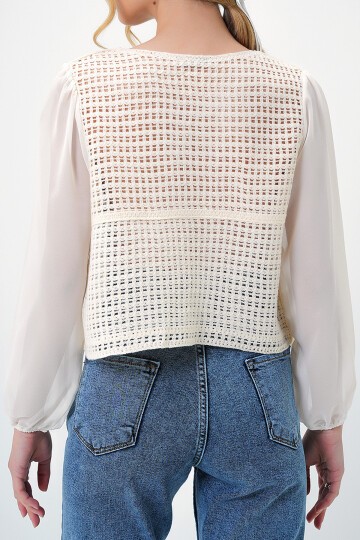 Mavi V Yaka Nakışlı Kolları Şifon Düğmeli Crop Bluz