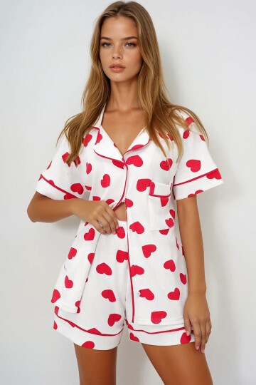 Büyük Kalp Kırmızı Tek Cepli Biye Detaylı Pamuklu Gömlek Ve Şortlu Pijama Takımı
