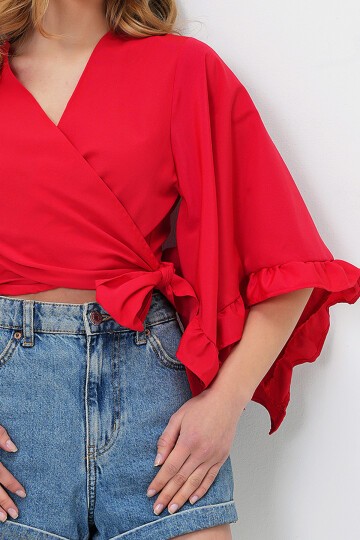 Kırmızı Kolları Fırfırlı Poplin  Crop Dokuma Bluz