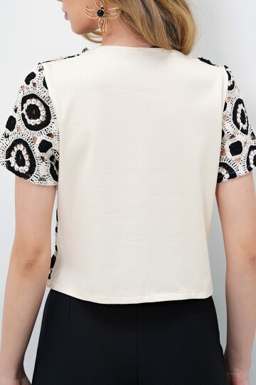 Siyah Bej Bisiklet Yaka Delik Ajurlu İçi Astarlı Motif İşlemeli Crop Bluz