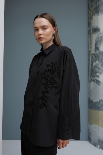 Siyah Boncuk Nakış Detaylı Oversize Gömlek