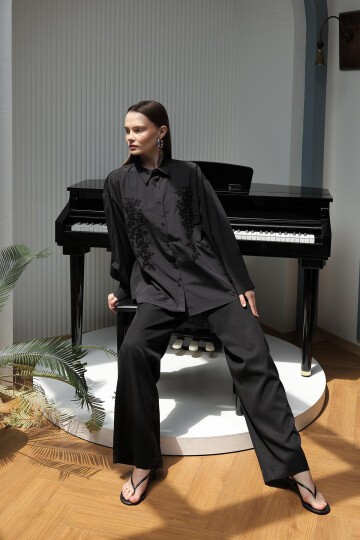 Siyah Boncuk Nakış Detaylı Oversize Gömlek