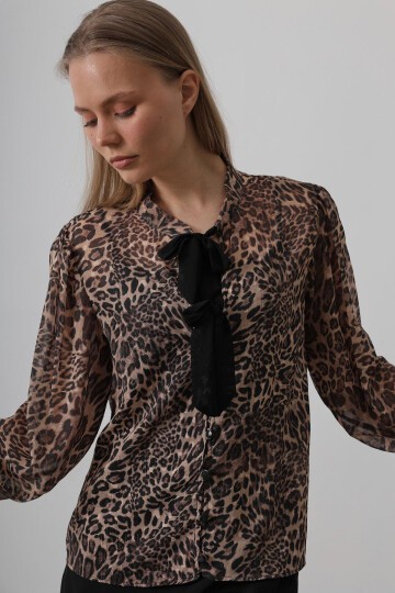 Leopar Fiyonk Detaylı Düğmeli Leopar Bluz
