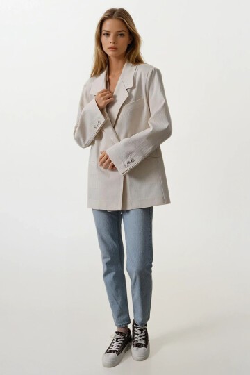 Krem Cep Detaylı Düğme Kapamalı Oversize Blazer Ceket