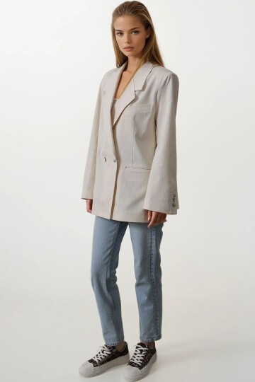 Krem Cep Detaylı Düğme Kapamalı Oversize Blazer Ceket