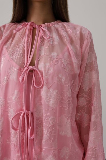 Pembe Kendinden Desenli Bağlama Detaylı Şifon Bluz