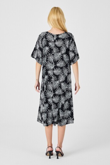 Siyah Geniş Yaka Desenli Midi Boy Elbise