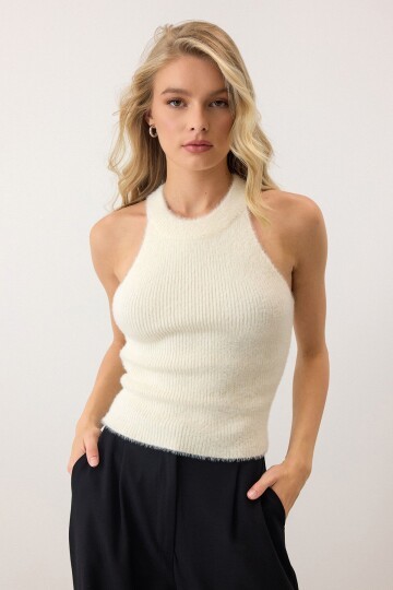 Halter Yaka Tüylü Triko Crop Top