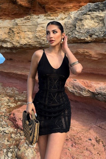 Siyah İnce İp Askılı Ajurlu Mini Triko Elbise