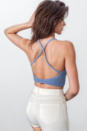 Gök Mavisi Sırt Dekolteli Halter Yaka Ajurlu Crop Bluz