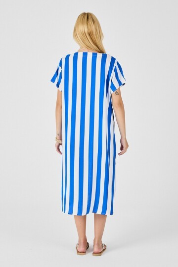 Mavi V Yaka Kısa Kollu Rahat Kesim Elbise