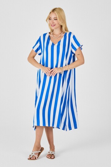 Mavi V Yaka Kısa Kollu Rahat Kesim Elbise