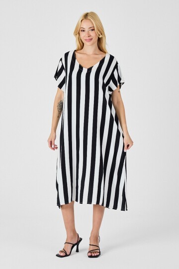 Siyah-Beyaz V Yaka Kısa Kollu Rahat Kesim Elbise