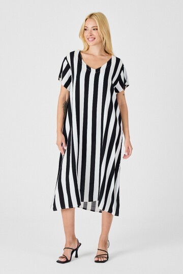 Siyah-Beyaz V Yaka Kısa Kollu Rahat Kesim Elbise