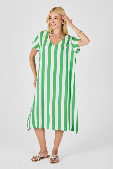 Yeşil V Yaka Kısa Kollu Rahat Kesim Elbise