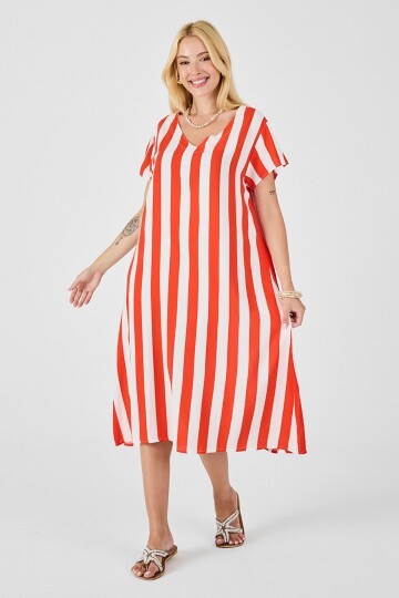 Mercan V Yaka Kısa Kollu Rahat Kesim Elbise