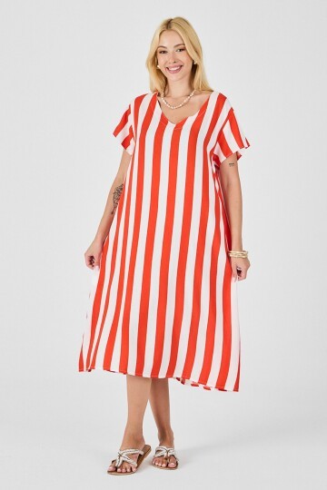 Mercan V Yaka Kısa Kollu Rahat Kesim Elbise