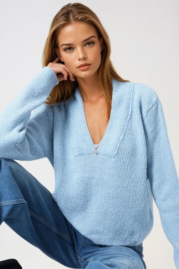 Aksesuar Detaylı V Yaka Uzun Kollu Triko Bluz