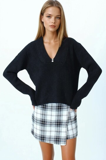 Aksesuar Detaylı V Yaka Uzun Kollu Triko Bluz