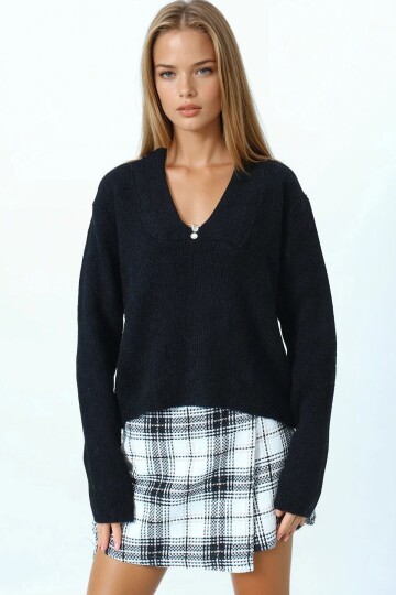 Aksesuar Detaylı V Yaka Uzun Kollu Triko Bluz