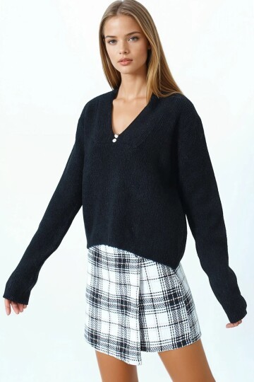 Aksesuar Detaylı V Yaka Uzun Kollu Triko Bluz